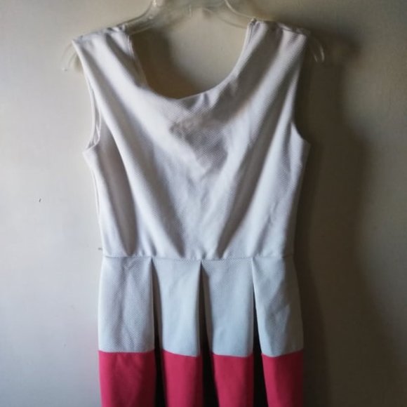 ✨2 for 25✨ Tiana B Coral, White, & Navy Dress - Picture 3 of 6